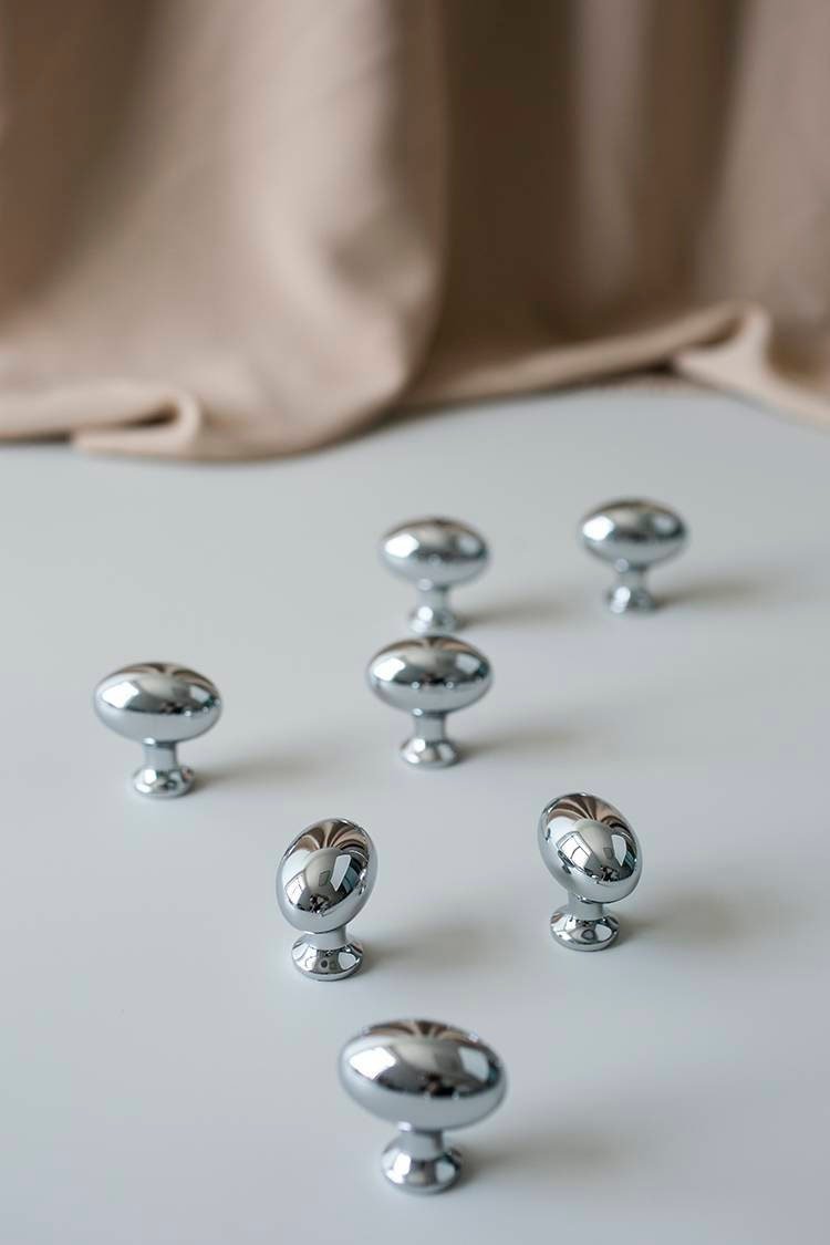 Silver or Gold classic oval shaped drawer knobs/Shiny gold or silver cabinet pull/shiny brass furniture hardware/vintage style door handle