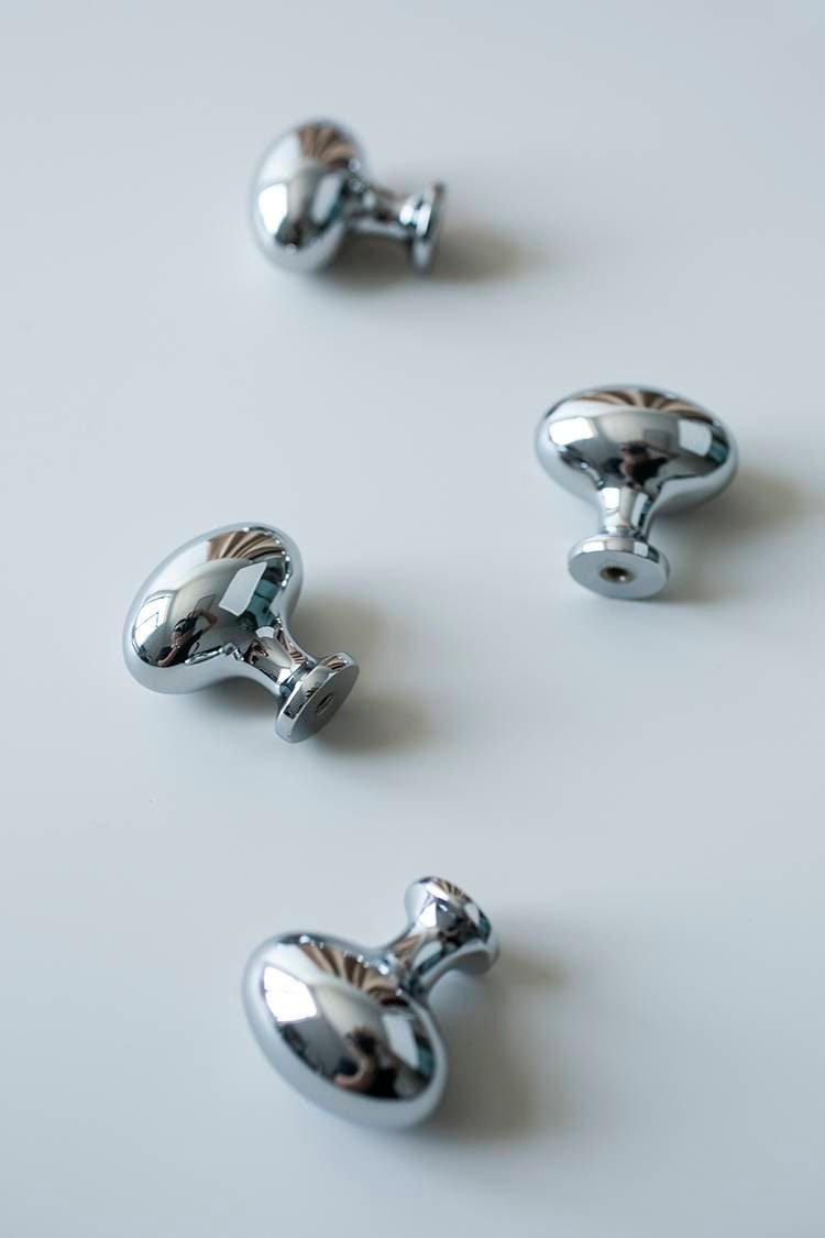 Silver or Gold classic oval shaped drawer knobs/Shiny gold or silver cabinet pull/shiny brass furniture hardware/vintage style door handle