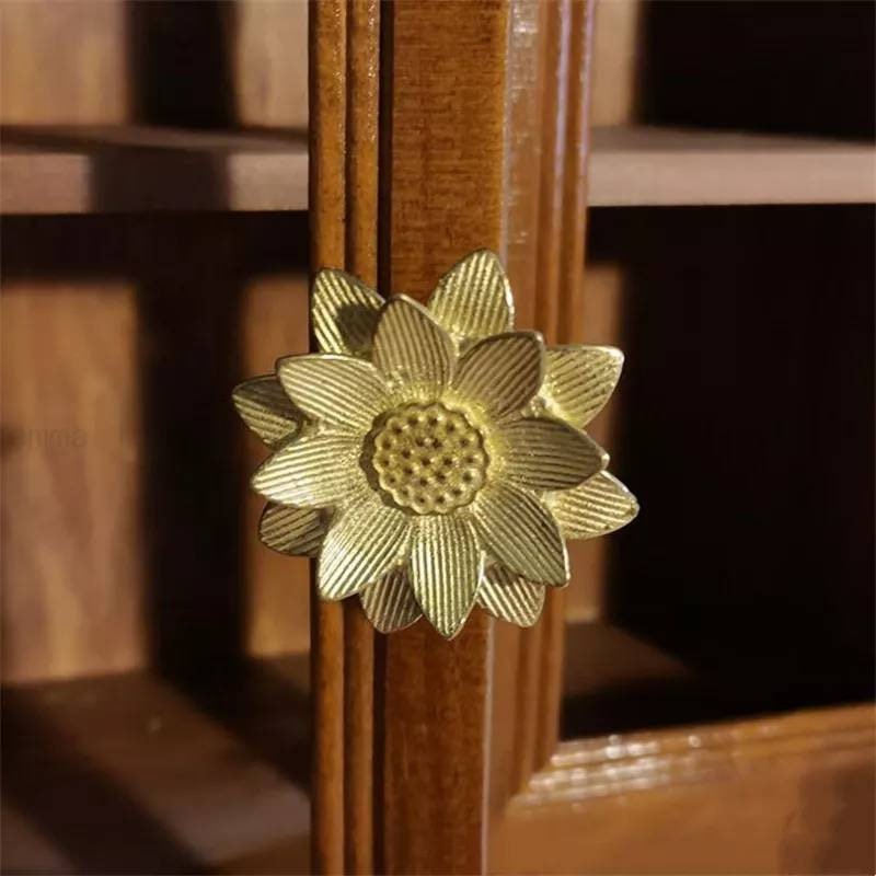 Gold brass sacred lotus flower cabinet pull/Gold water lily drawer pull/Gold flower drawer knob/Brass waterlily door knob/brass hardware