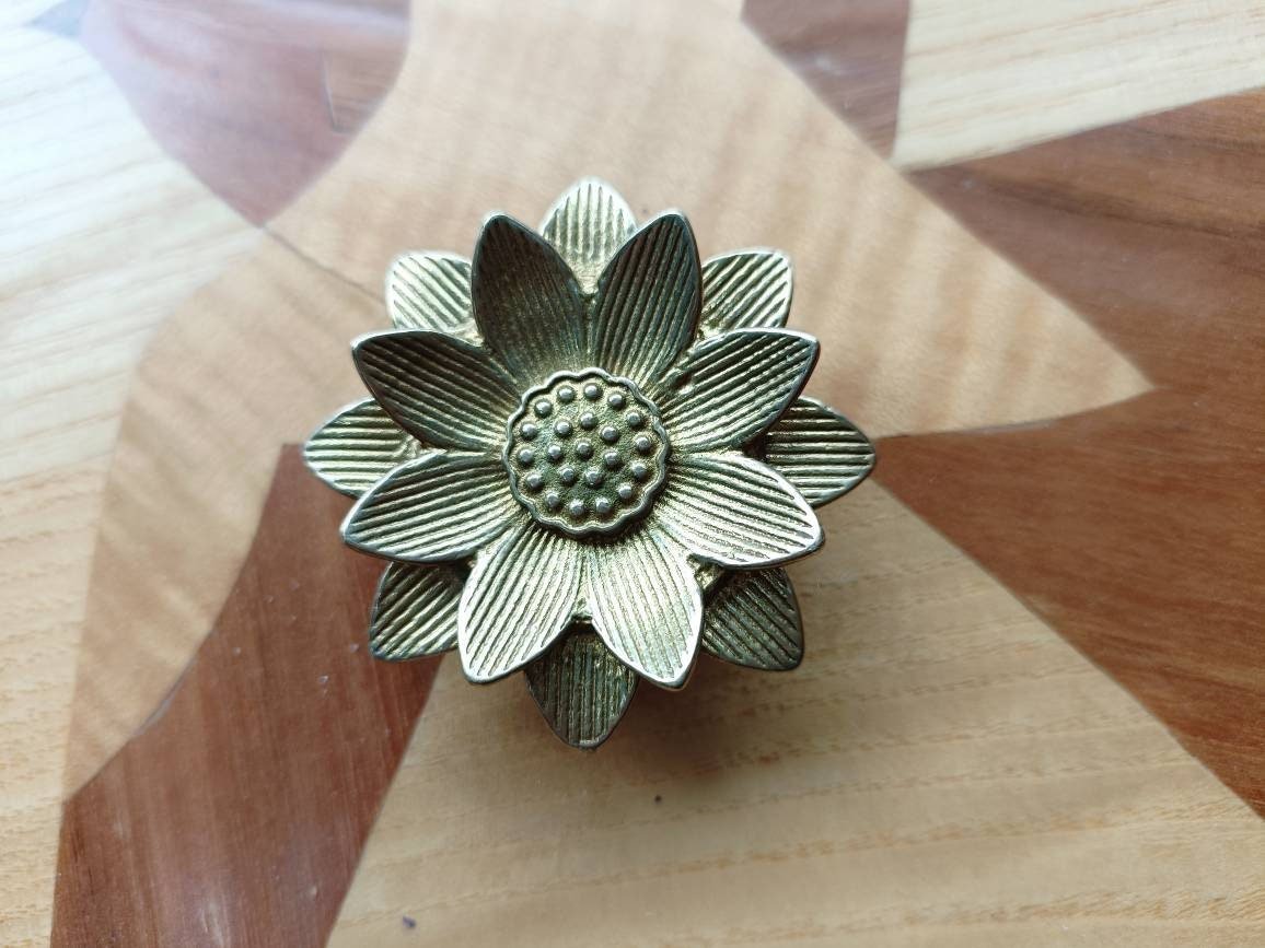 Gold brass sacred lotus flower cabinet pull/Gold water lily drawer pull/Gold flower drawer knob/Brass waterlily door knob/brass hardware