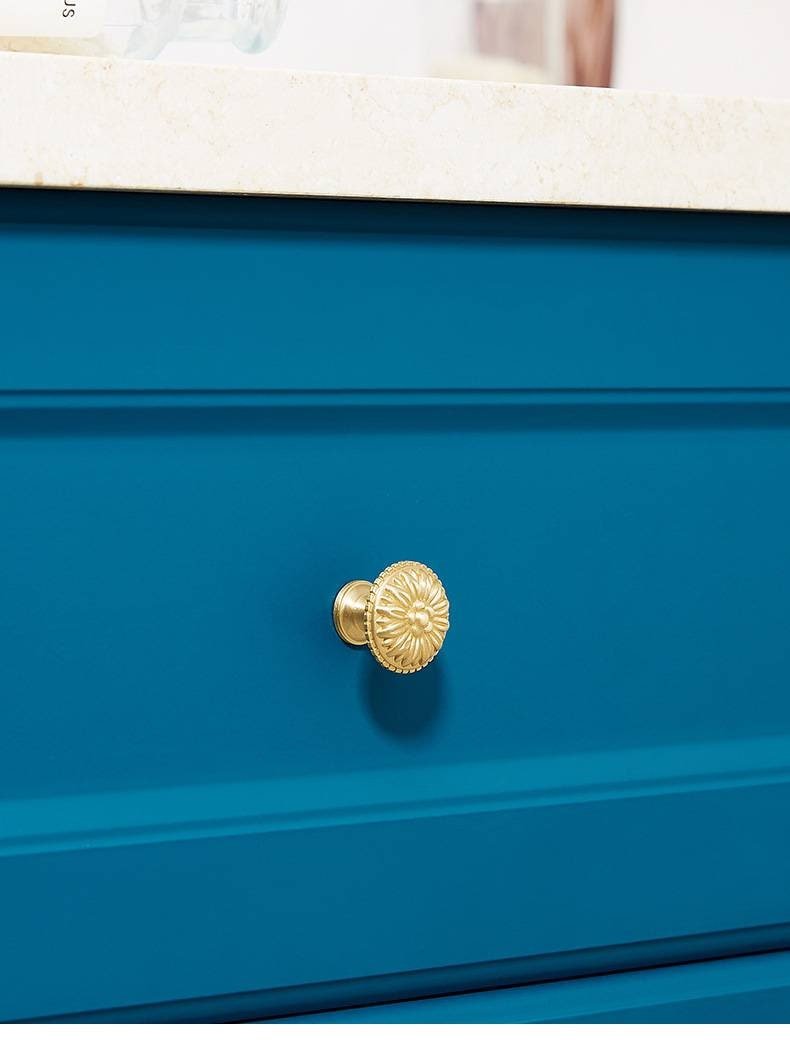 Gold brass dandelion design drawer knob/Daisy design cabinet pull/Vintage style door handle/Brass furniture hardware/Round gold drawer pull