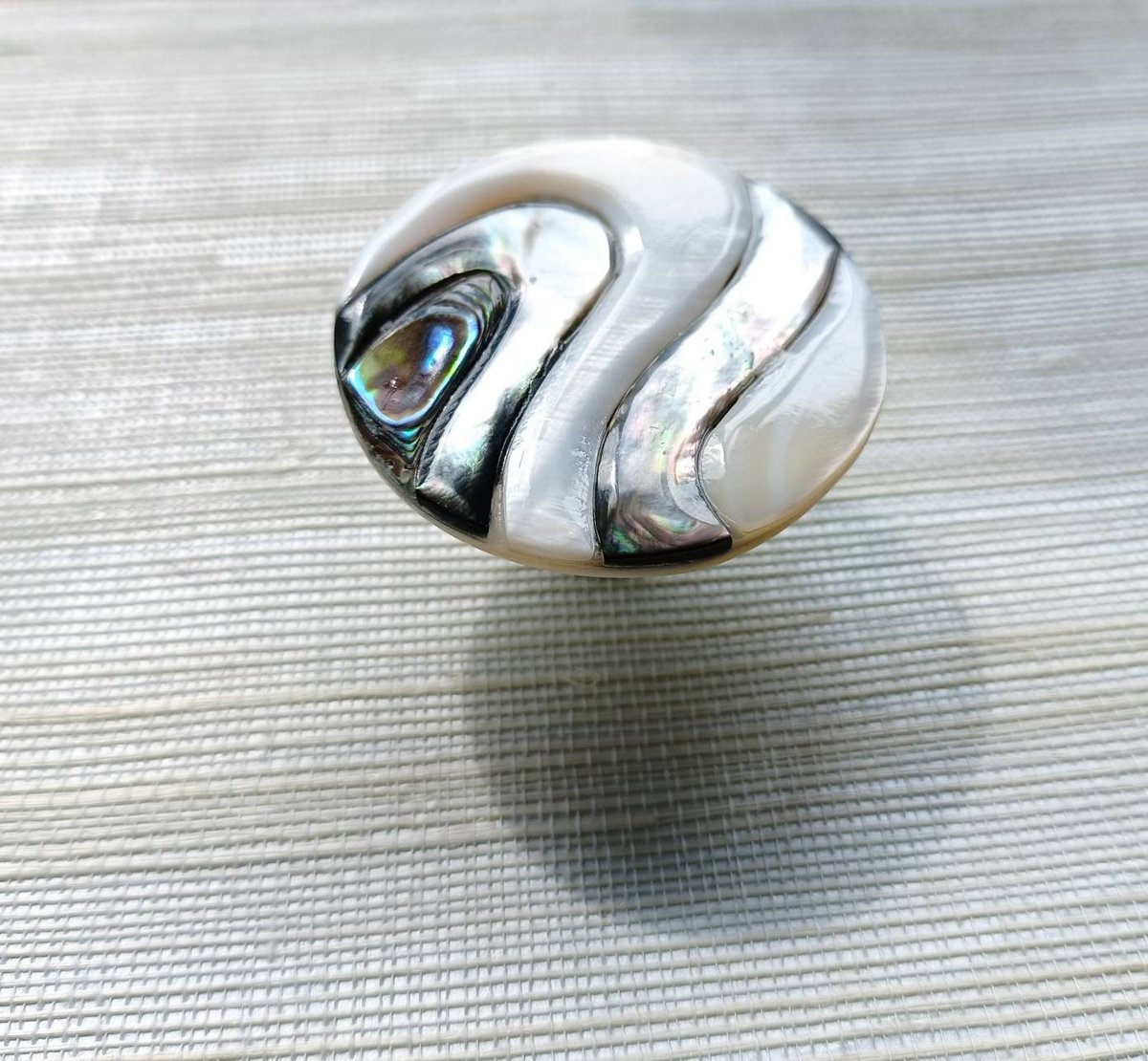 Large round mixed shell pattern drawer pull/Pearl Cabinet pull/mother of pearl door handle/Swirl pattern door knob/pearl furniture hardware