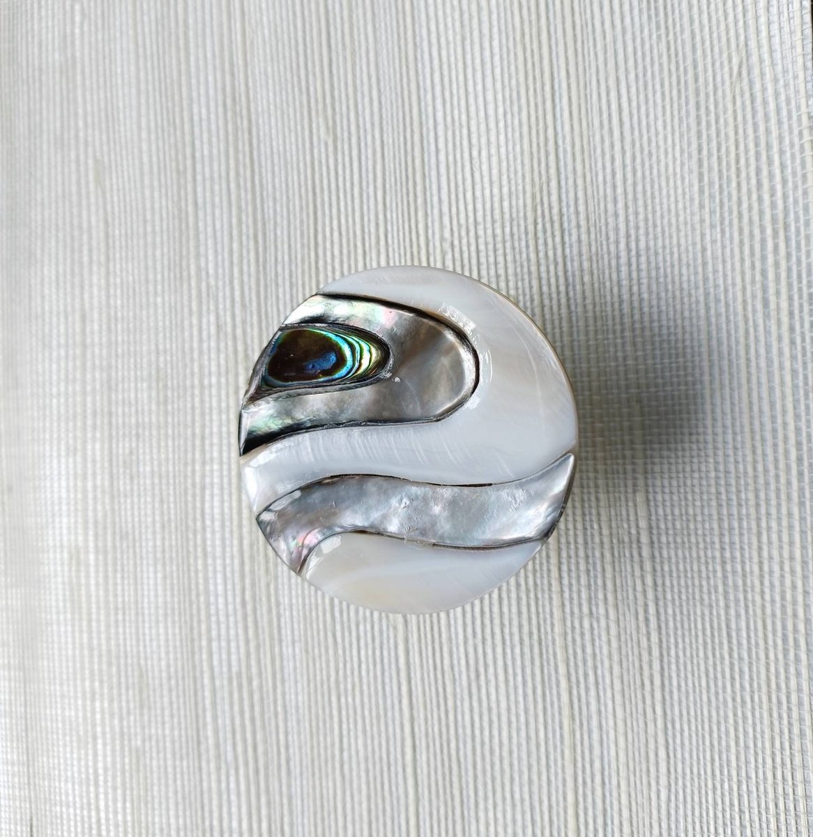 Large round mixed shell pattern drawer pull/Pearl Cabinet pull/mother of pearl door handle/Swirl pattern door knob/pearl furniture hardware