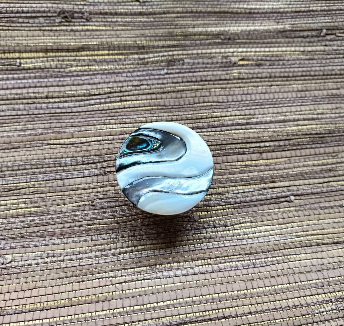 Large round mixed shell pattern drawer pull/Pearl Cabinet pull/mother of pearl door handle/Swirl pattern door knob/pearl furniture hardware