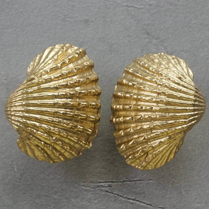 Solid brass realistic sea shell drawer handle/Gold clam shell cabinet handle/seaside themed door knob/beach decor/gold furniture hardware