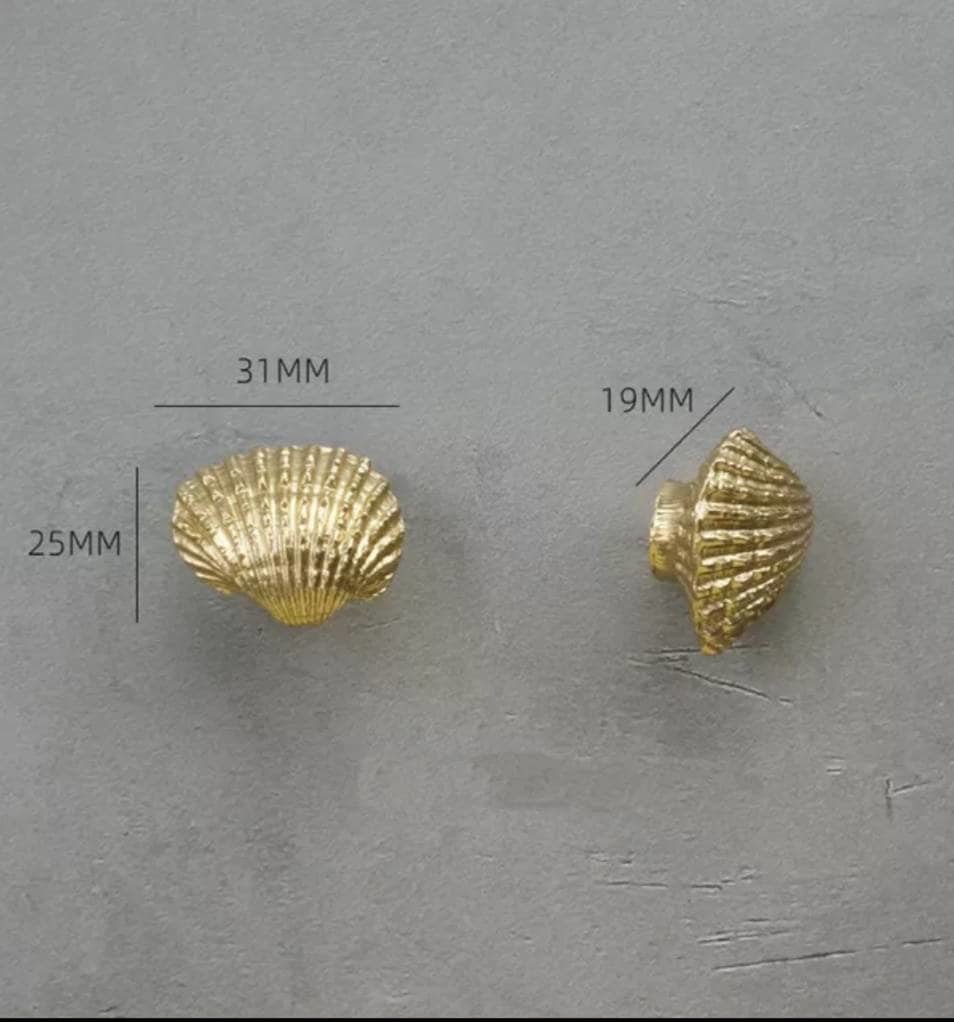 Solid brass realistic sea shell drawer handle/Gold clam shell cabinet handle/seaside themed door knob/beach decor/gold furniture hardware