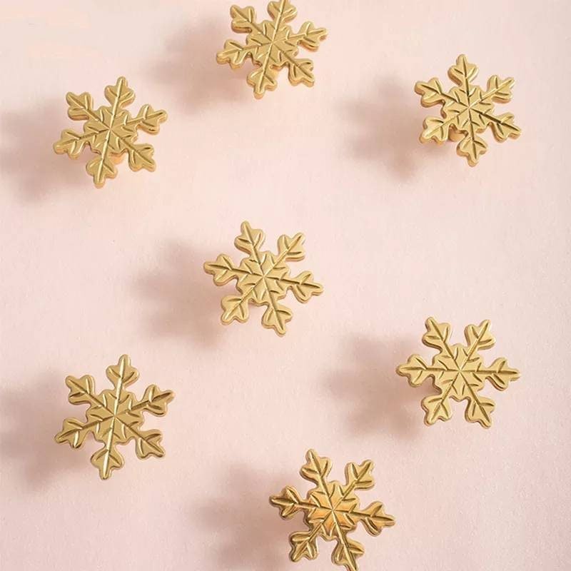 Gold brass snowflake design cabinet pull/Snow flake shaped drawer knob/Winter theme door handle/Solid brass furniture hardware/kids handle