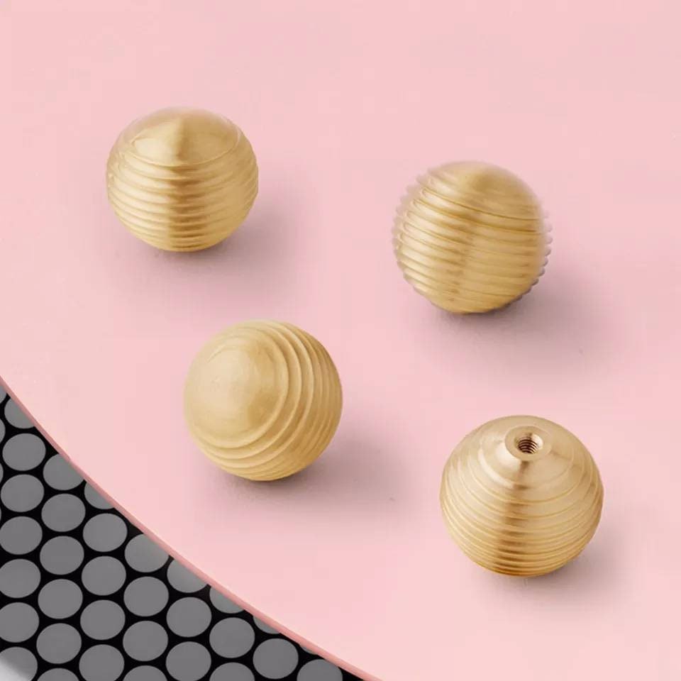 Round gold beehive shaped cabinet pull/Round brass ridged drawer knob/Round brass door handle for furniture renovation/Gold brass hardware