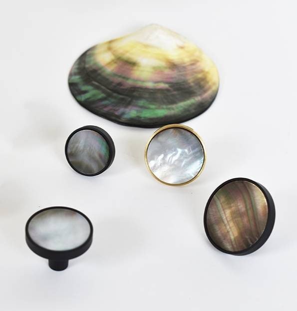 Round matte black mother of pearl drawer handle/Black drawer pull with pearl insert/Pearl hardware/Black metal pearl shell door knob