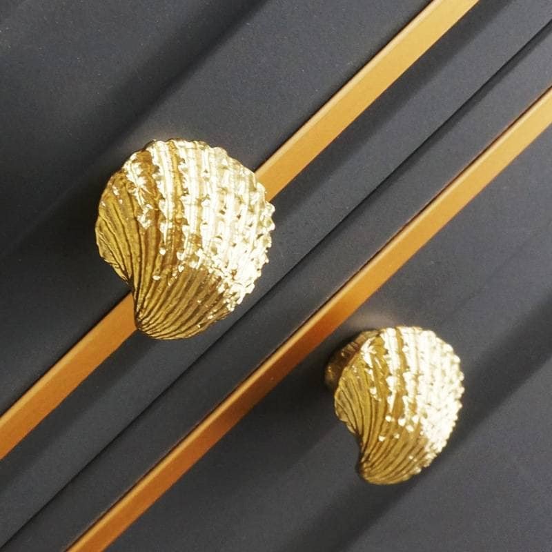 Solid brass realistic sea shell drawer handle/Gold clam shell cabinet handle/seaside themed door knob/beach decor/gold furniture hardware