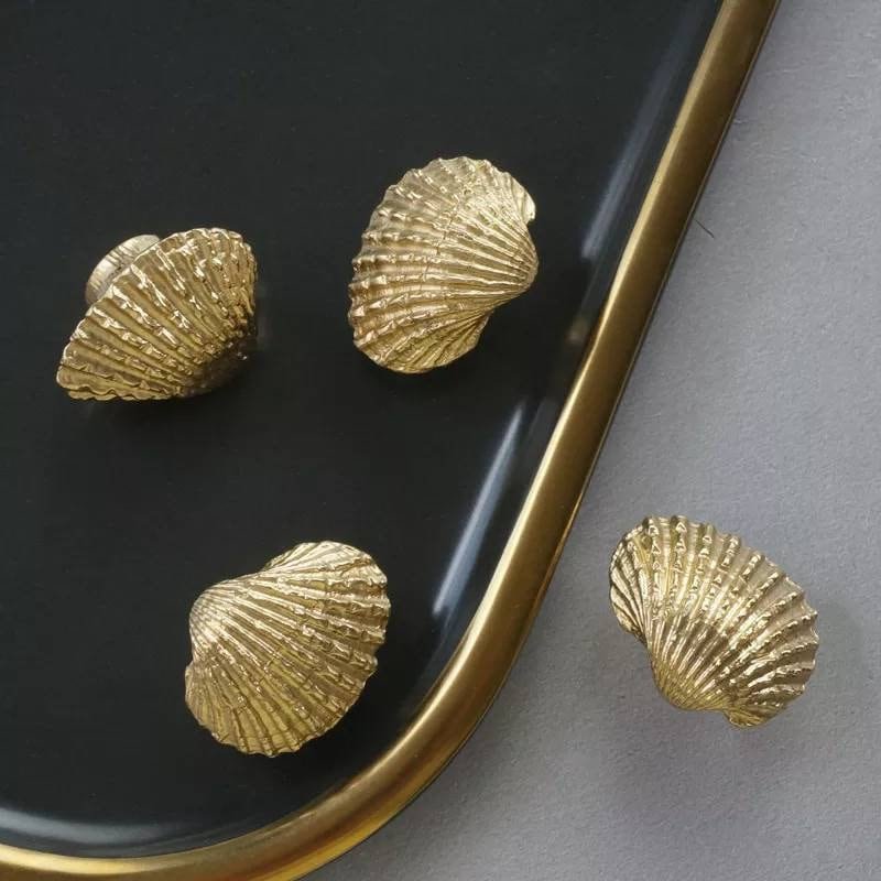 Solid brass realistic sea shell drawer handle/Gold clam shell cabinet handle/seaside themed door knob/beach decor/gold furniture hardware