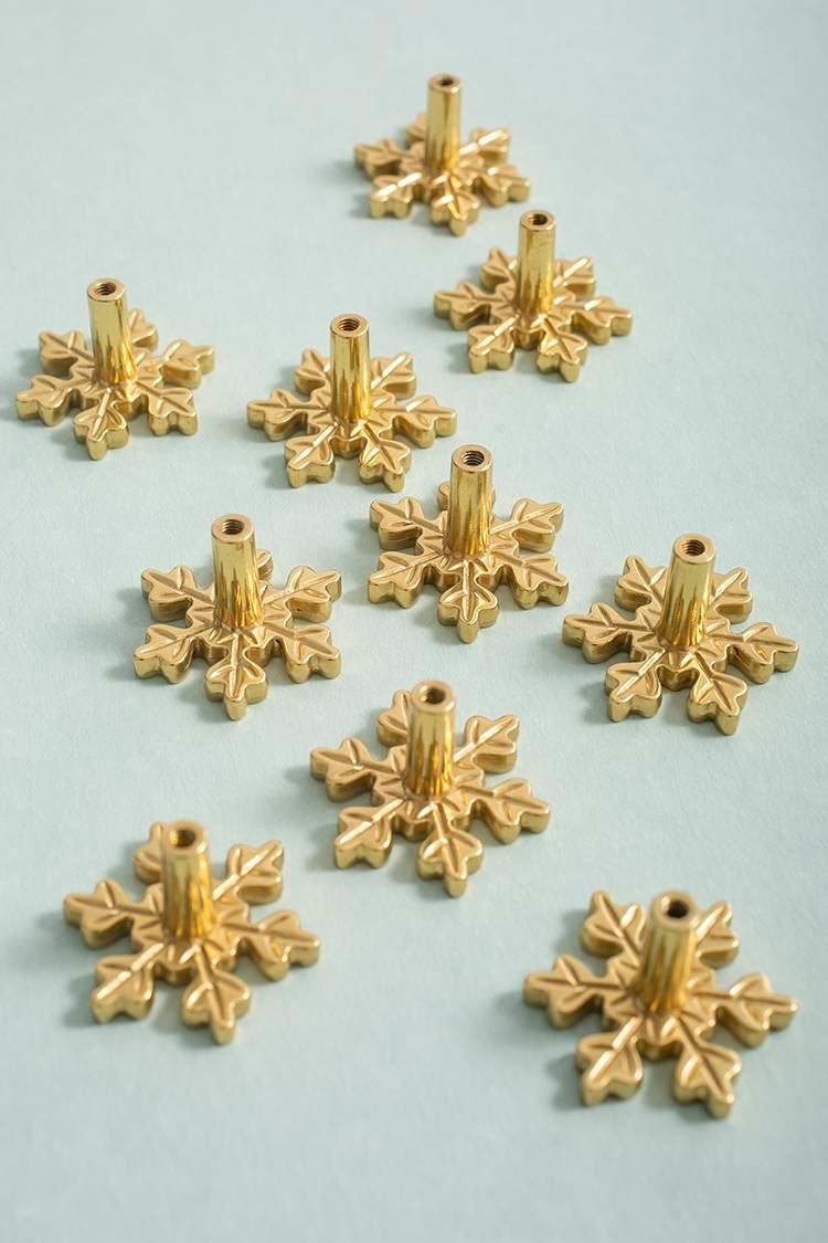 Gold brass snowflake design cabinet pull/Snow flake shaped drawer knob/Winter theme door handle/Solid brass furniture hardware/kids handle