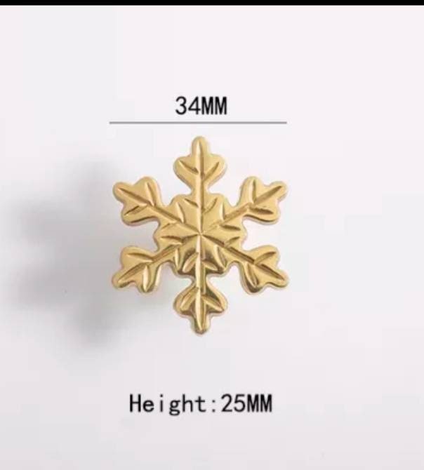 Gold brass snowflake design cabinet pull/Snow flake shaped drawer knob/Winter theme door handle/Solid brass furniture hardware/kids handle
