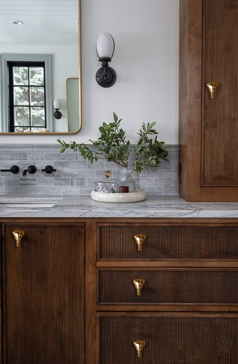 Shiny gold elephant head shaped cabinet pull/Gold brass elephant design drawer handle/Elephant door knob/Brass hardware/Elephant door pull