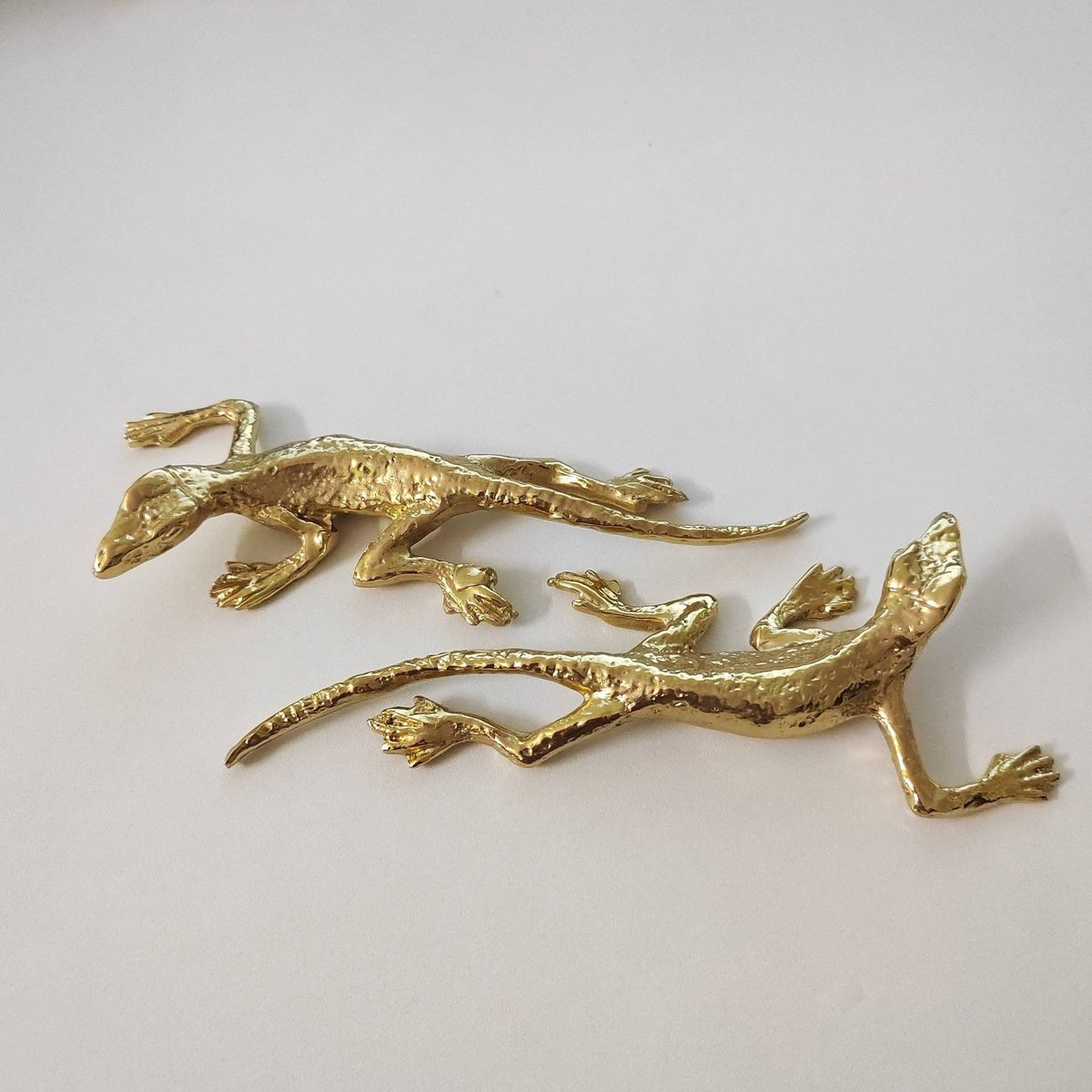 Gold lizard drawer handle/Gold Geko cabinet handle/Unique brass door handle/Brass cabinet hardware/Brass lizard door knob/Lizard door handle