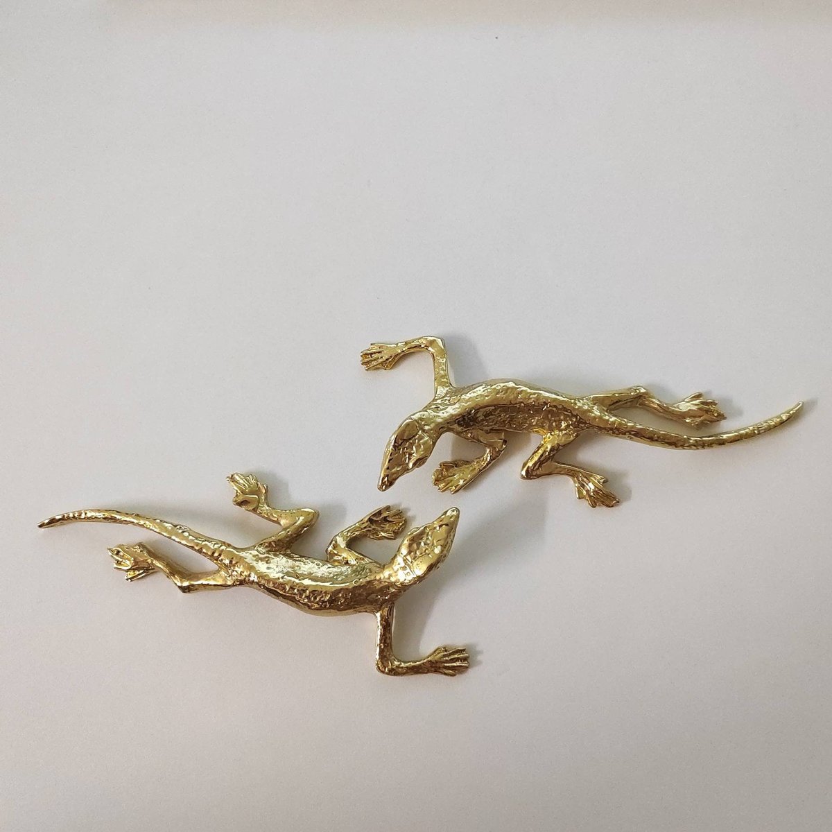 Gold lizard drawer handle/Gold Geko cabinet handle/Unique brass door handle/Brass cabinet hardware/Brass lizard door knob/Lizard door handle