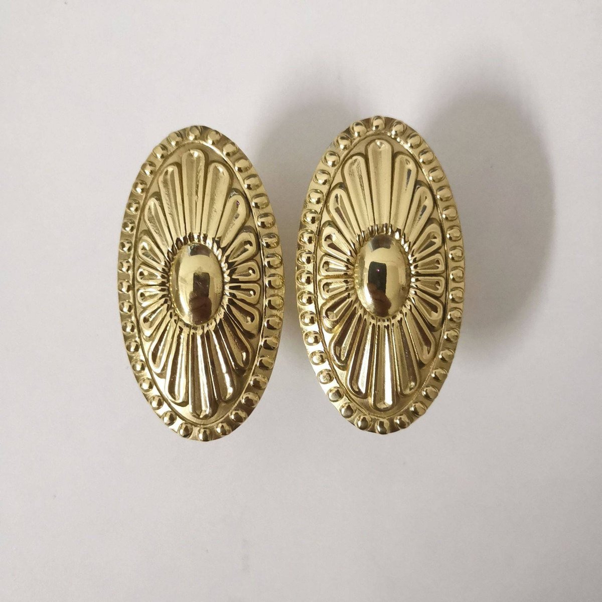 Gold ornate design cabinet handle/Solid brass oval drawer pull/Victorian style oval door handle/Antique style door knob/Gold brass hardware