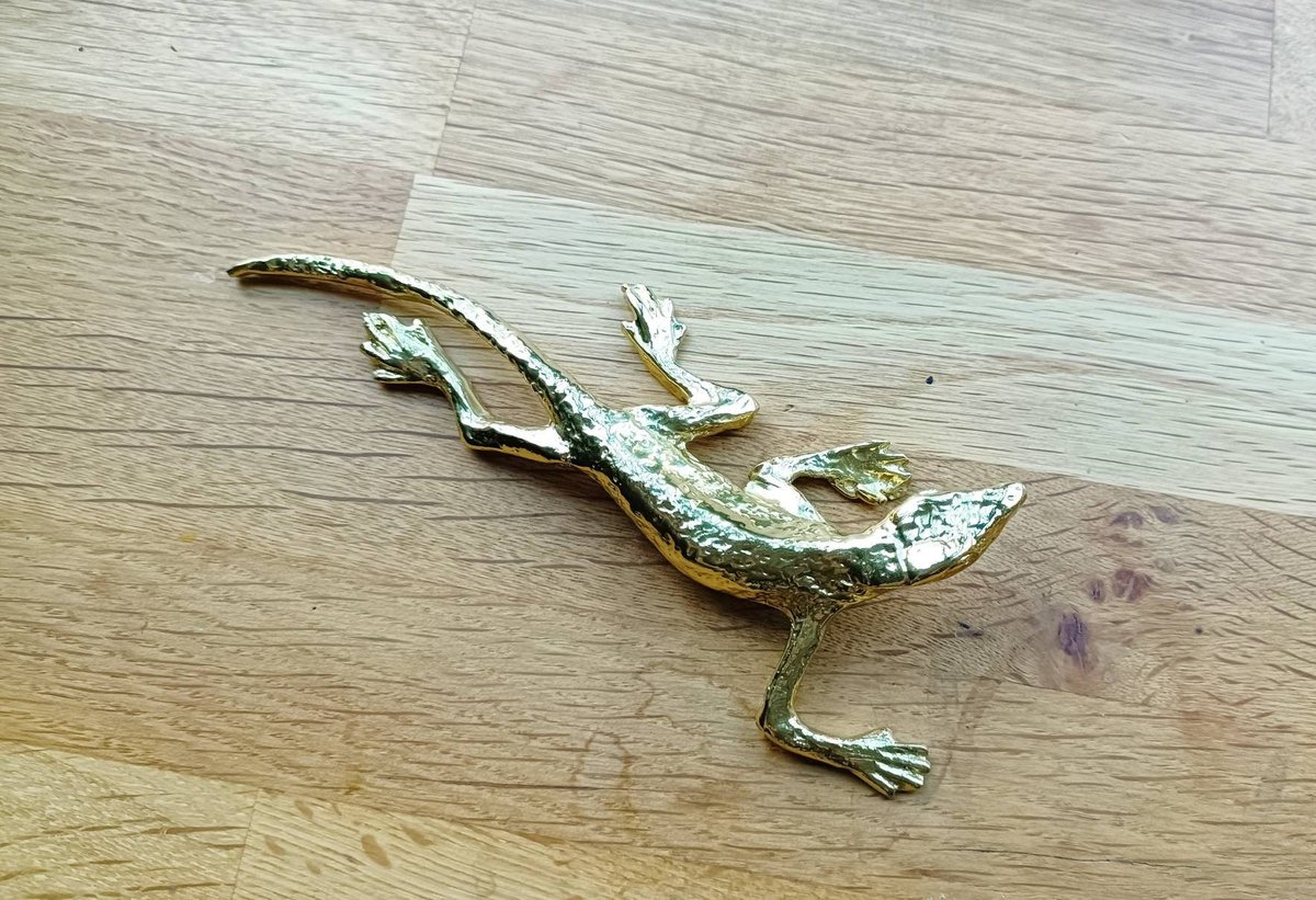 Gold lizard drawer handle/Gold Geko cabinet handle/Unique brass door handle/Brass cabinet hardware/Brass lizard door knob/Lizard door handle