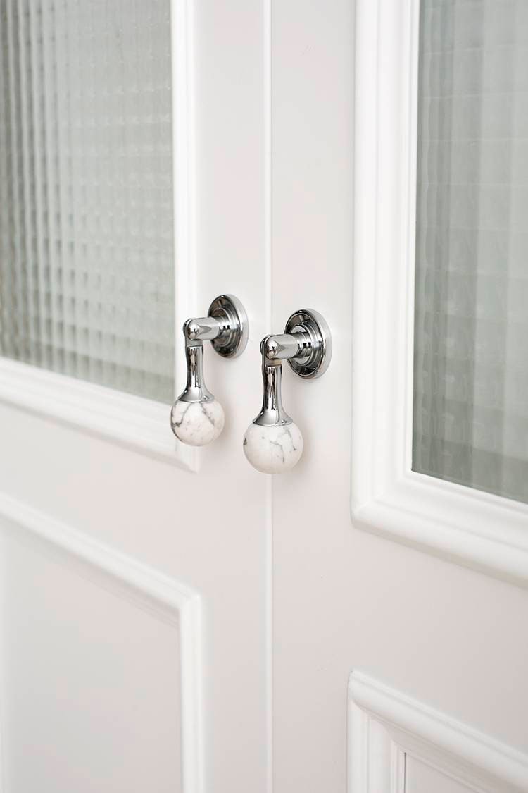 Silver stone ball drop handle in rose quartz, white quartz and marble/Gemstone drawer pull/Semi precious stone cabinet pull/Crystal handle