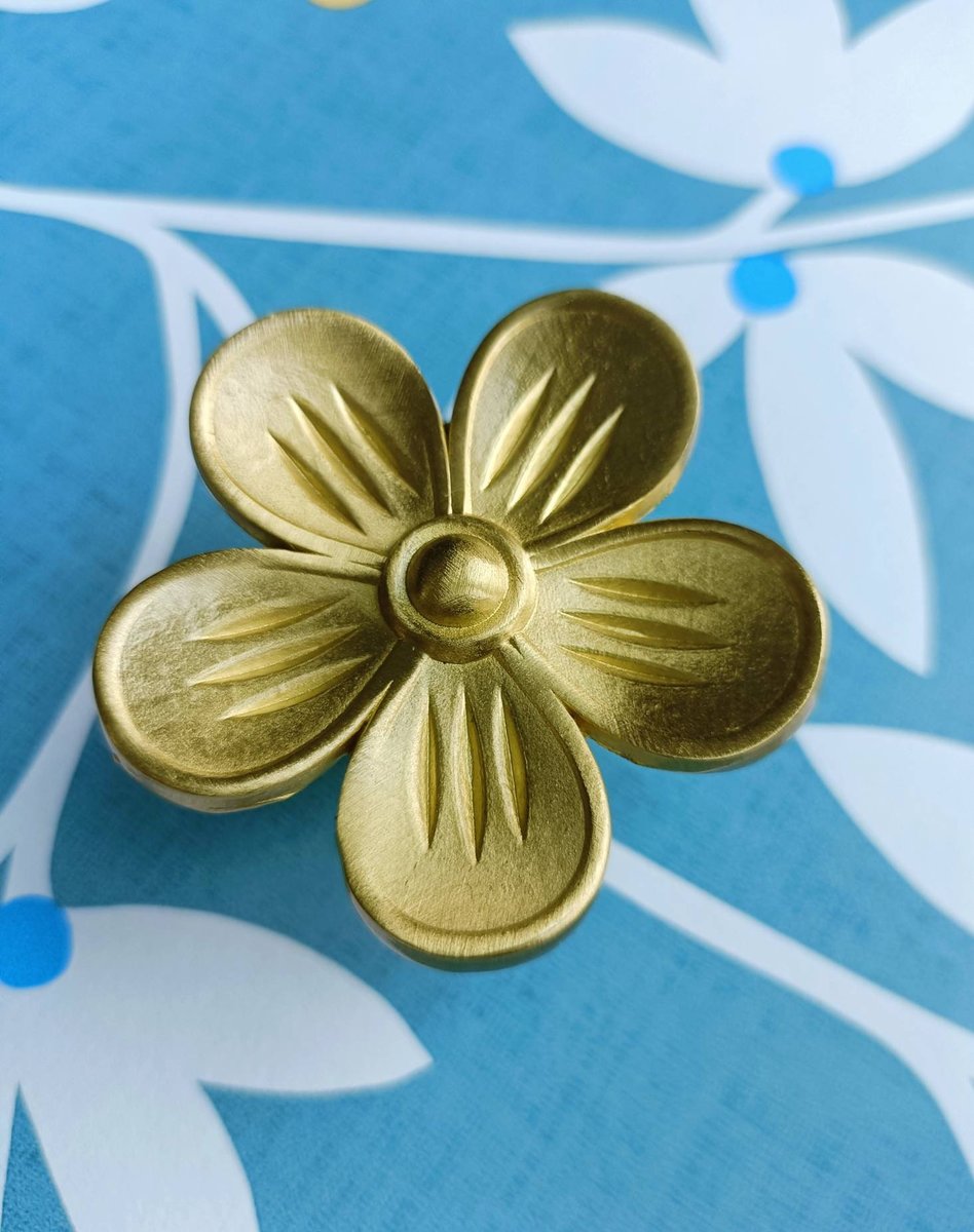 Big gold brass daisy cabinet handle/Brass daisy flower drawer pull/Gold brass flower power door knob/bedroom furniture hardware/70's decor