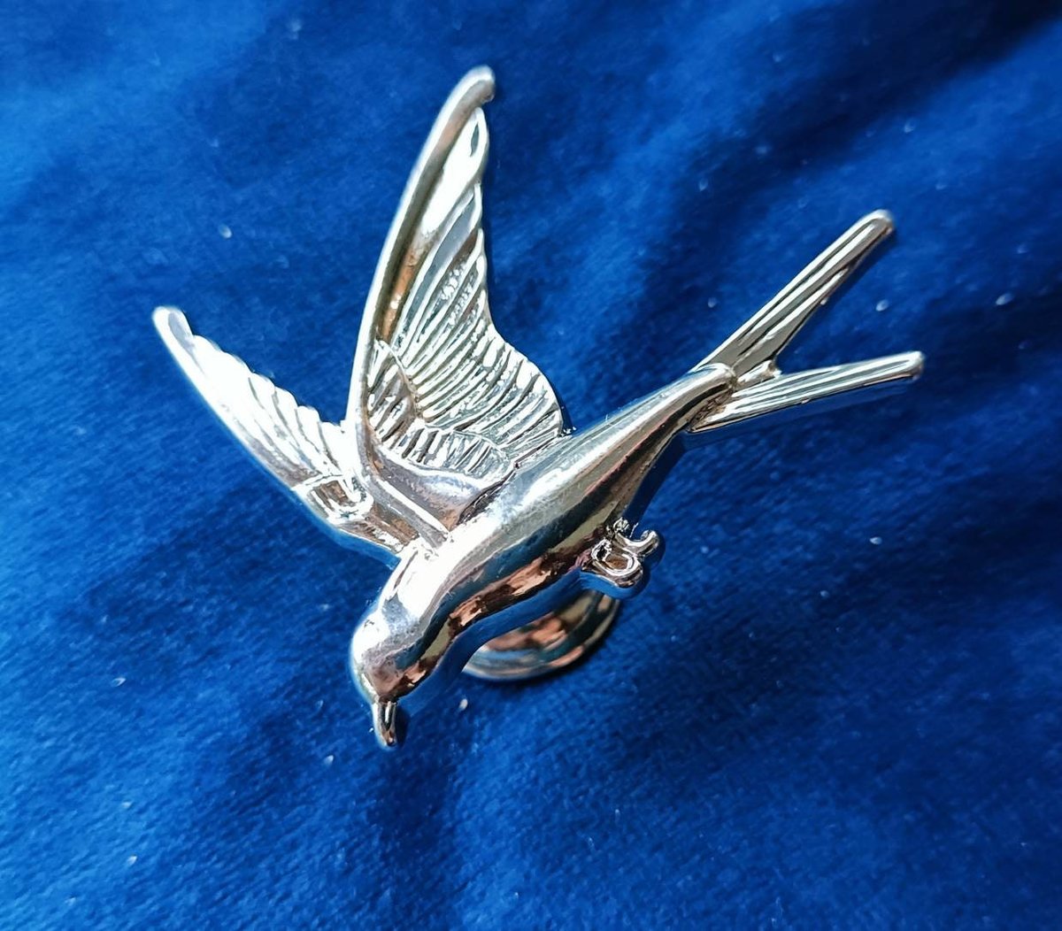 Flying Swallow Cabinet Pull/Gold or Silver Swift Door Handle/Bird shaped drawer handle/Nursery furniture hardware/Flying Bird Cabinet Handle