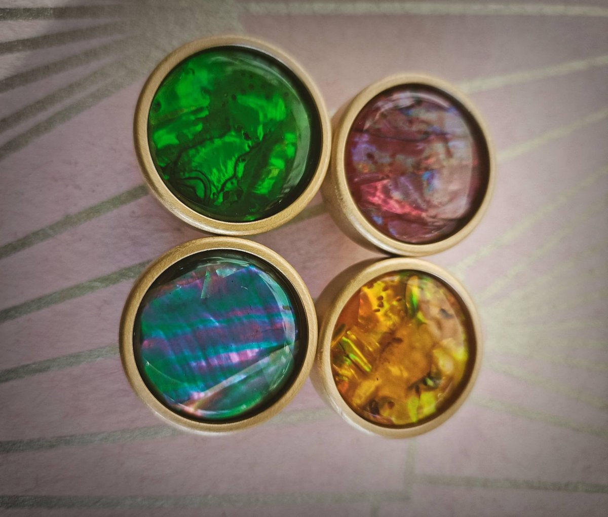 Bright coloured mother of pearl drawer pull/vibrant coloured pearl cabinet handle/shell door handle/furniture hardware/Pearl drawer knob
