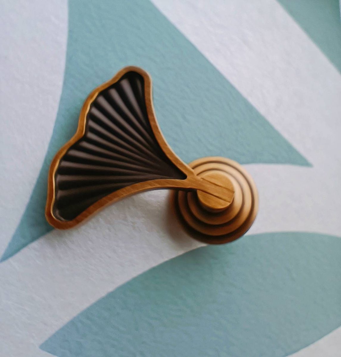 Aged brass ginkgo drop leaf drawer handle/leaf shaped cabinet pull/gold leaf drawer pull/gold furniture hardware/gold cabinet door handle