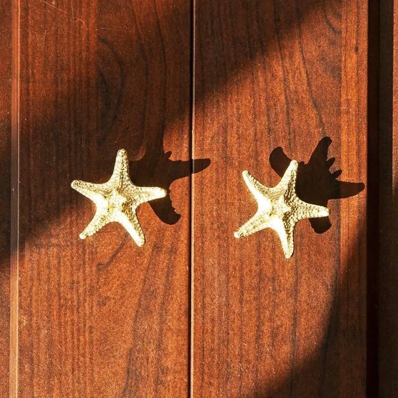 Detailed brass starfish drawer handle/Star fish cabinet pull/Gold beach themed door handle/Seaside decor drawer knob/gold furniture hardware