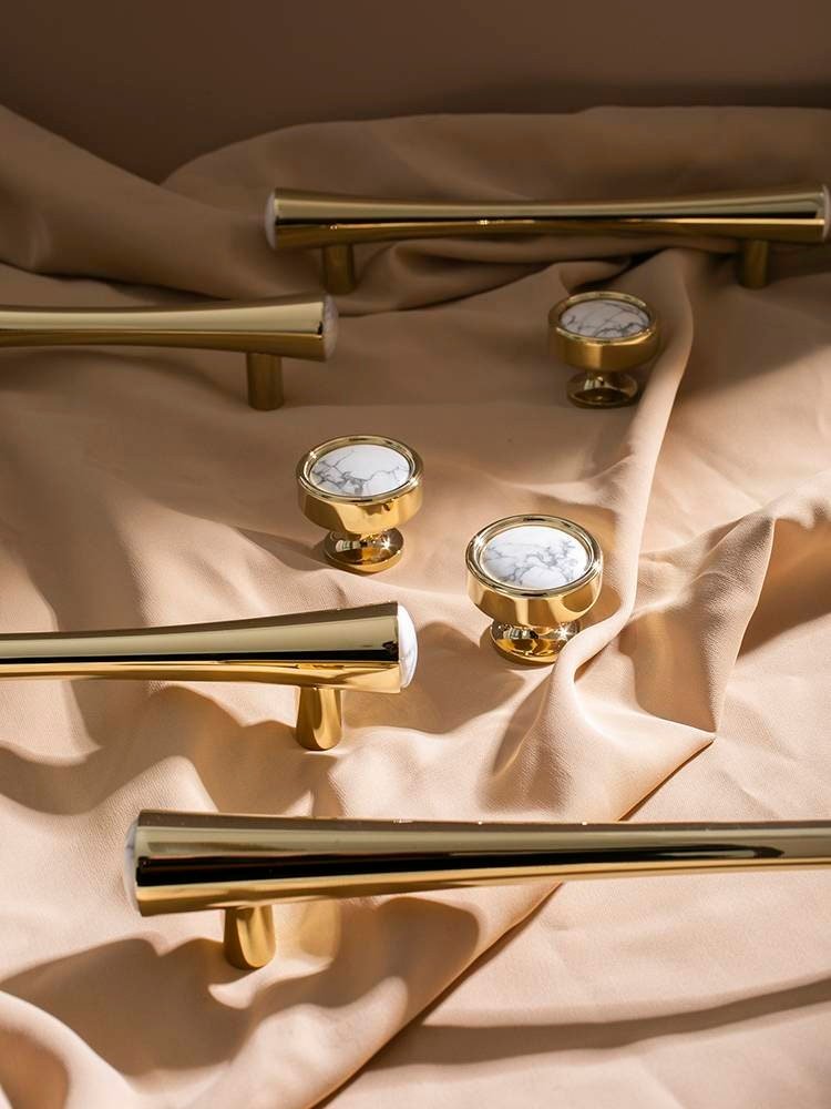 Shiny gold brass and marble bar handle/Luxury hardware/Shiny brass and white marble door handle/white marble drawer pull/Gold cabinet handle
