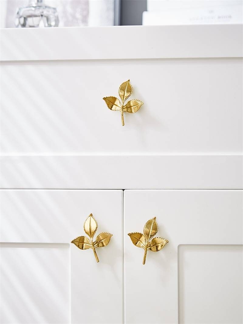 Gold brass leaf sprig cabinet handle/Leaf and stalk shaped drawer pull/Gold brass leaves door knob/brass furniture hardware/Golden leaves