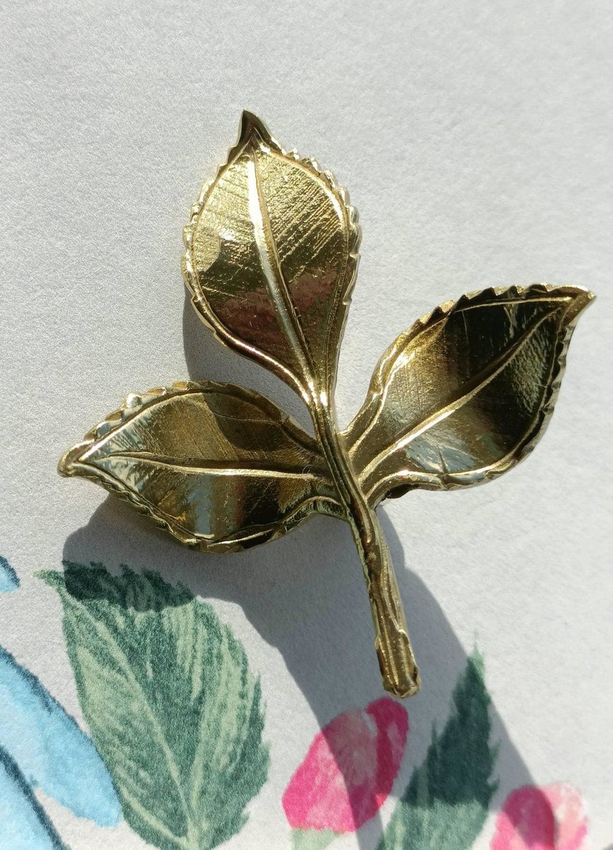 Gold brass leaf sprig cabinet handle/Leaf and stalk shaped drawer pull/Gold brass leaves door knob/brass furniture hardware/Golden leaves
