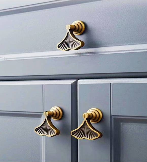 Aged brass ginkgo drop leaf drawer handle/leaf shaped cabinet pull/gold leaf drawer pull/gold furniture hardware/gold cabinet door handle