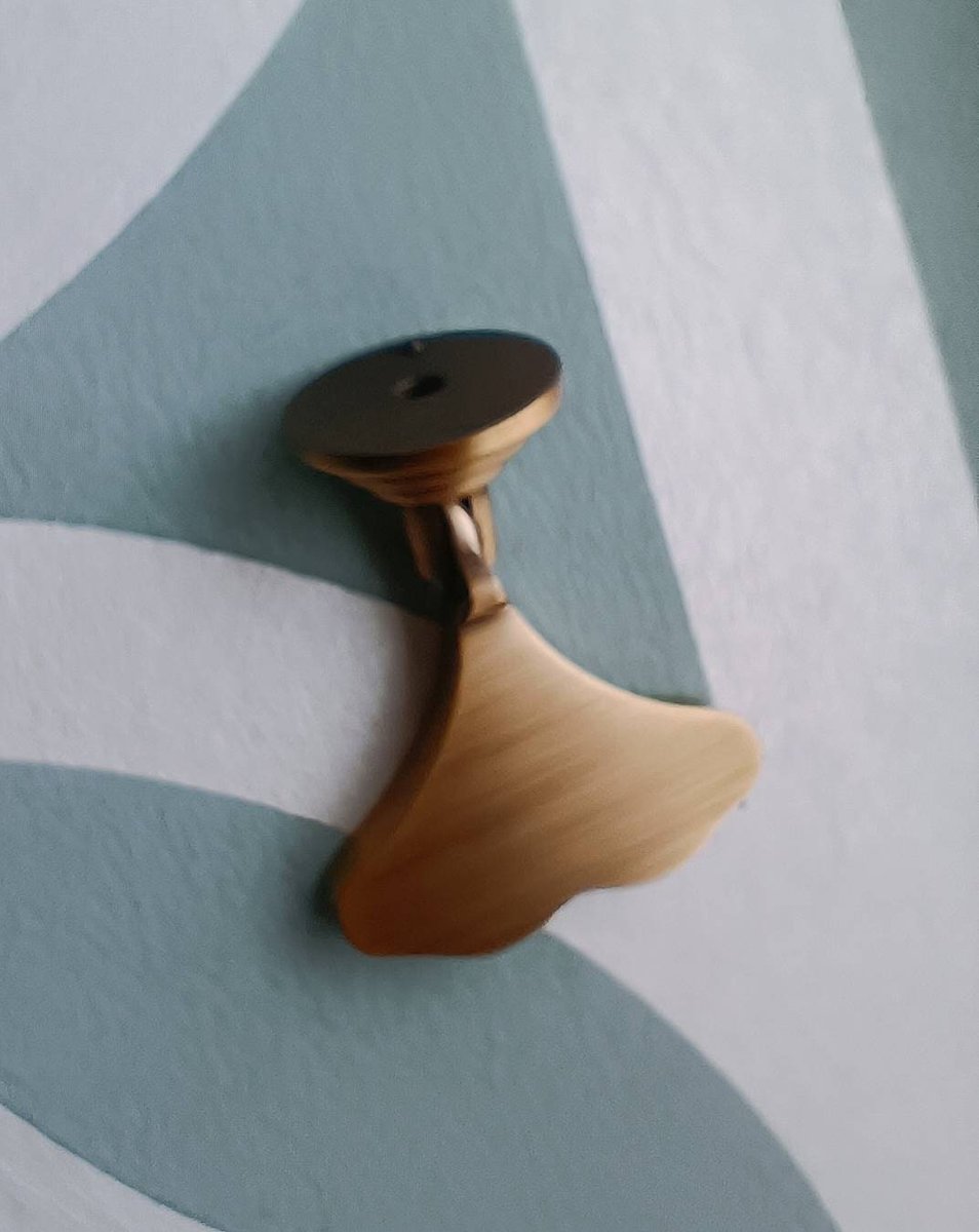 Aged brass ginkgo drop leaf drawer handle/leaf shaped cabinet pull/gold leaf drawer pull/gold furniture hardware/gold cabinet door handle