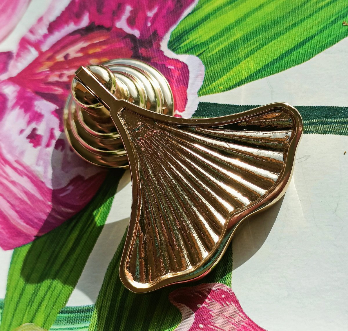 Shiny gold ginkgo drop leaf drawer handle/leaf shaped cabinet pull/gold leaf drawer pull/gold furniture hardware/gold cabinet door handle