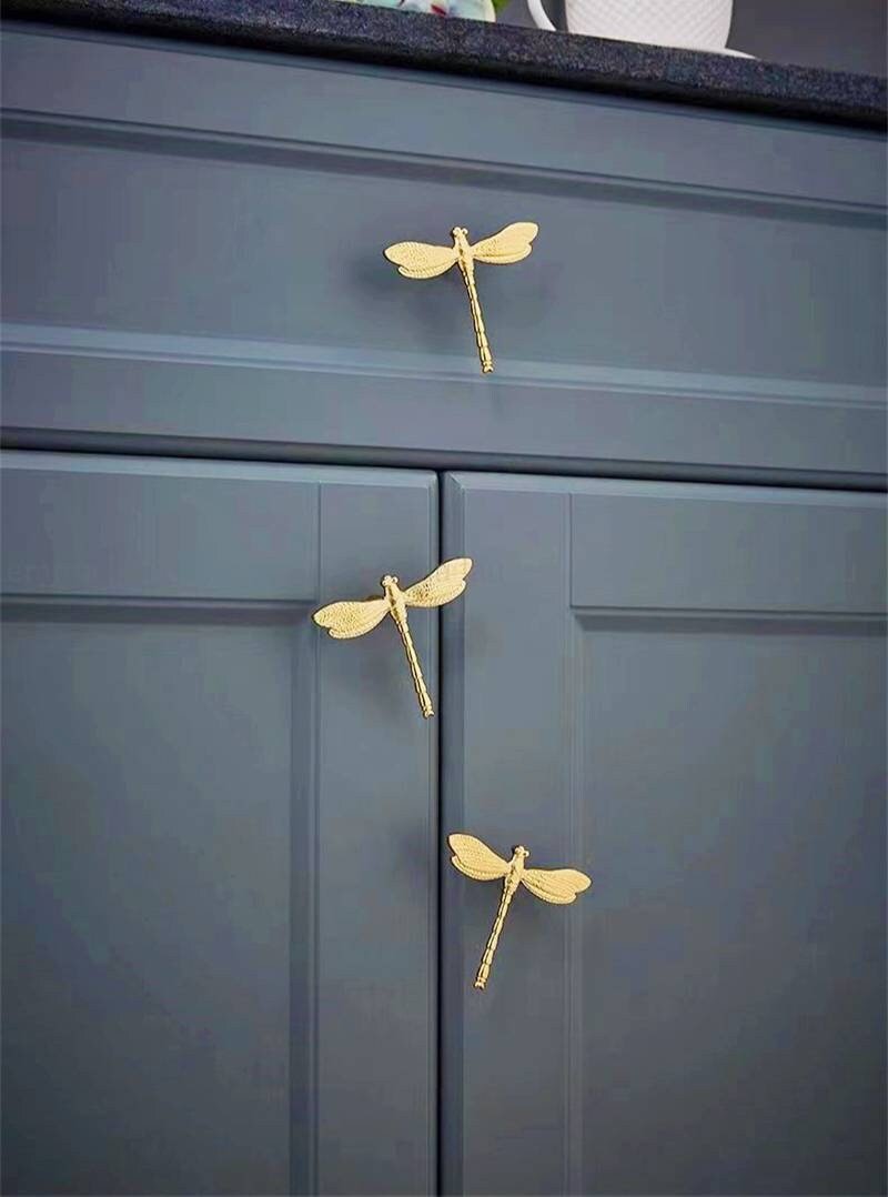 Brass dragonfly cabinet pull/Dragon fly drawer knob/Dragonfly drawer handle/brass furniture hardware/dragonflies door knob/silver dragonfly
