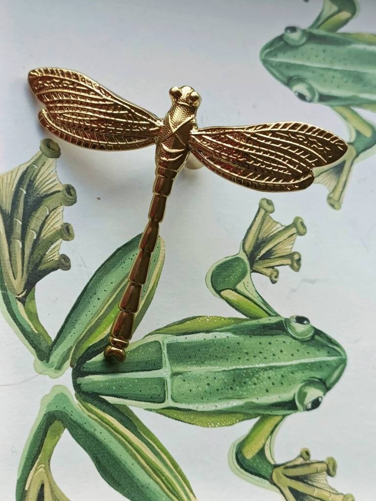 Brass dragonfly cabinet pull/Dragon fly drawer knob/Dragonfly drawer handle/brass furniture hardware/dragonflies door knob/silver dragonfly