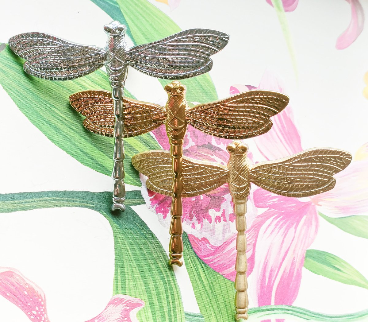 Brass dragonfly cabinet pull/Dragon fly drawer knob/Dragonfly drawer handle/brass furniture hardware/dragonflies door knob/silver dragonfly