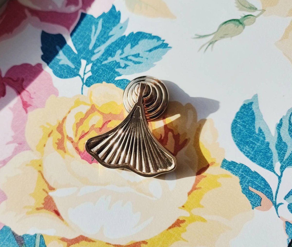 Shiny gold ginkgo drop leaf drawer handle/leaf shaped cabinet pull/gold leaf drawer pull/gold furniture hardware/gold cabinet door handle