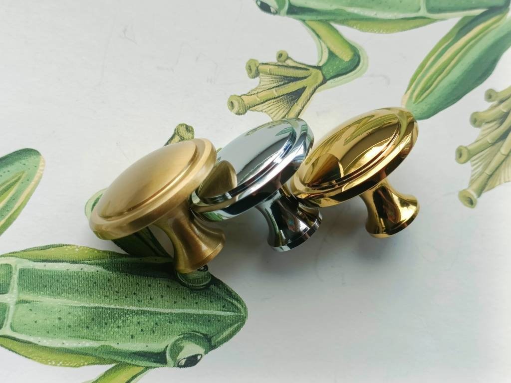Classic shaped brass button door handle/round gold or silver cabinet pull/metal furniture hardware/round brass drawer knob/Brass door knob