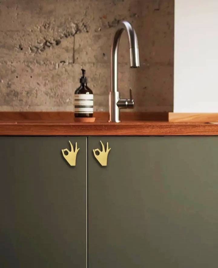 Gold brass hand shaped door handle/OK hand shape cabinet Pull/gold drawer handle/hello door knob/ furniture hardware/drinks cabinet handle
