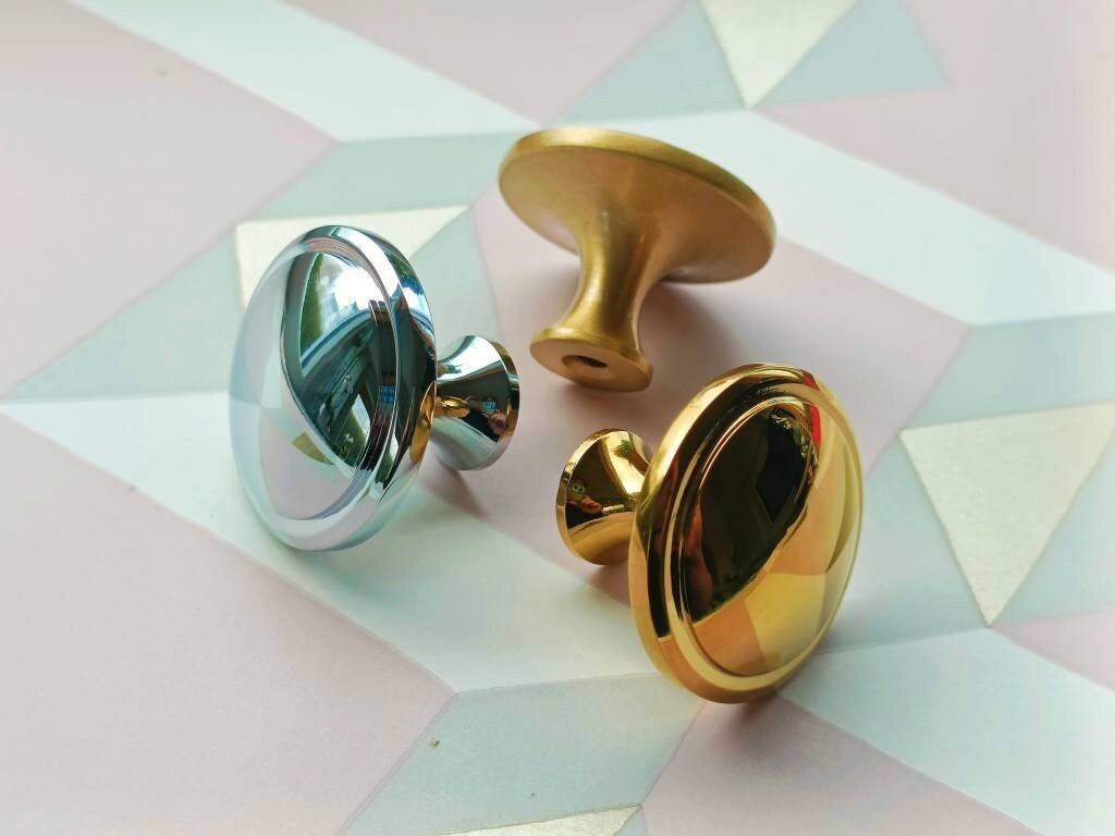 Classic shaped brass button door handle/round gold or silver cabinet pull/metal furniture hardware/round brass drawer knob/Brass door knob