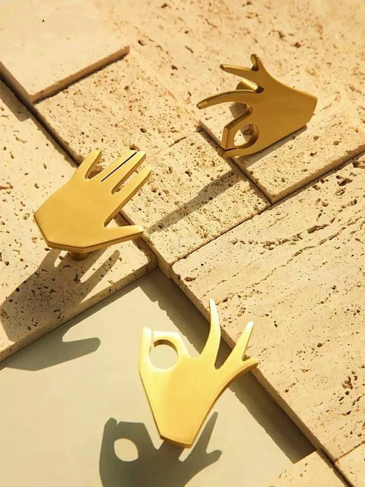 Gold brass hand shaped door handle/OK hand shape cabinet Pull/gold drawer handle/hello door knob/ furniture hardware/drinks cabinet handle