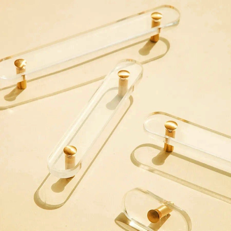 Clear lucite and brass bar shaped cabinet handle/Clear acrylic resin and gold brass drawer pull/Transparent lucite and brass door handle