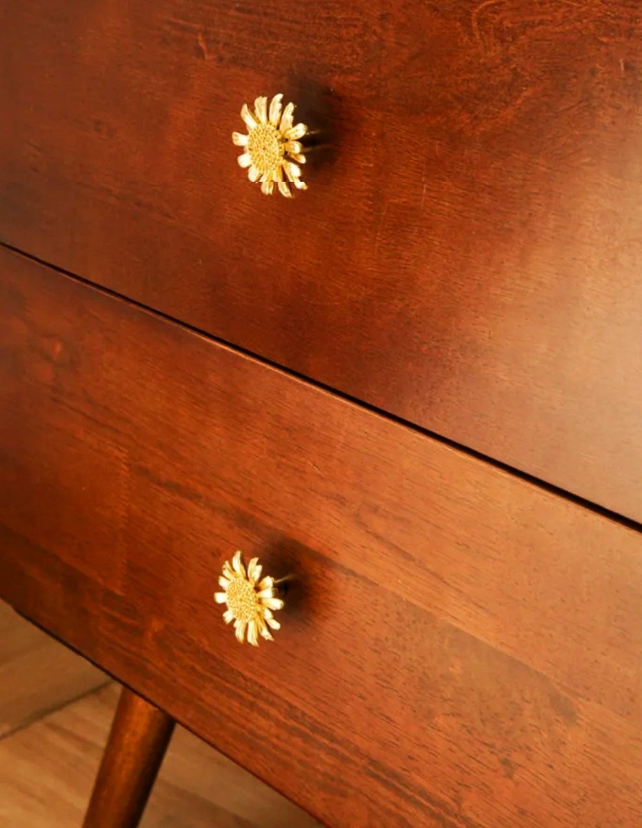 Gold Daisy cabinet handle/Brass flower shaped drawer pull/Gold brass daisy door knob/bedroom furniture hardware/Fresh daisy door handle
