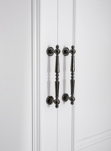 Shiny black traditional shaped bar handle/Black brass cabinet pull/kitchen door handle/Bar drawer pull/furniture hardware/home improvement