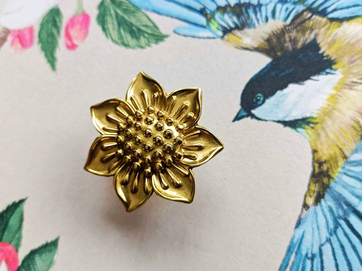 Gold Aster flower cabinet handle/Brass daisy shaped drawer pull/Brass daisy door knob/bedroom furniture hardware/Pretty daisy door handle