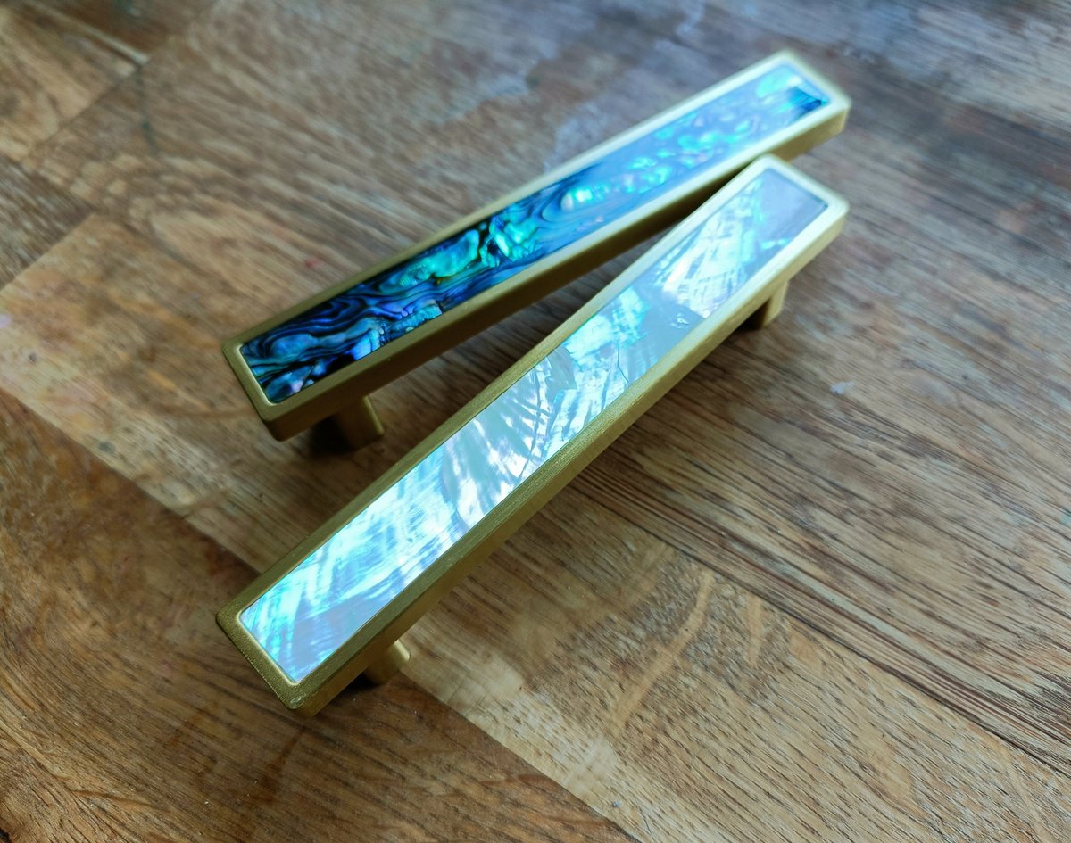 Rainbow abalone shell drawer pull/Pearl cabinet pull/Mother of pearl door handle/Iridescent Drawer handle/Pearl and brass furniture hardware