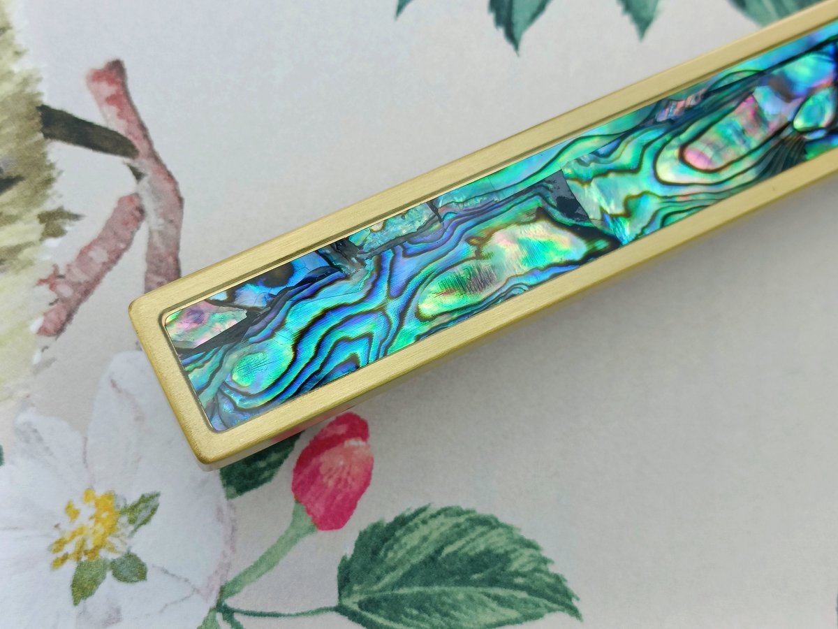 Rainbow abalone shell drawer pull/Pearl cabinet pull/Mother of pearl door handle/Iridescent Drawer handle/Pearl and brass furniture hardware