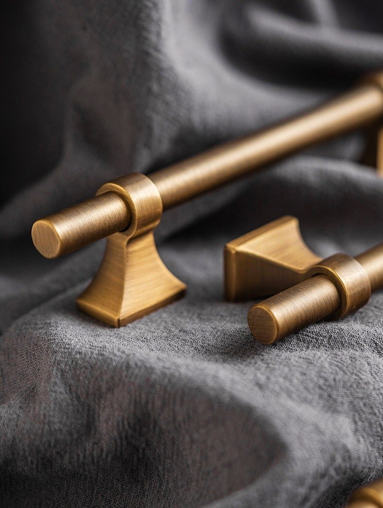 Bronze brass bar cabinet handle with retro look/Bronze drawer handle/home improvement hardware/Bronze cabinet door handle/bronze hardware