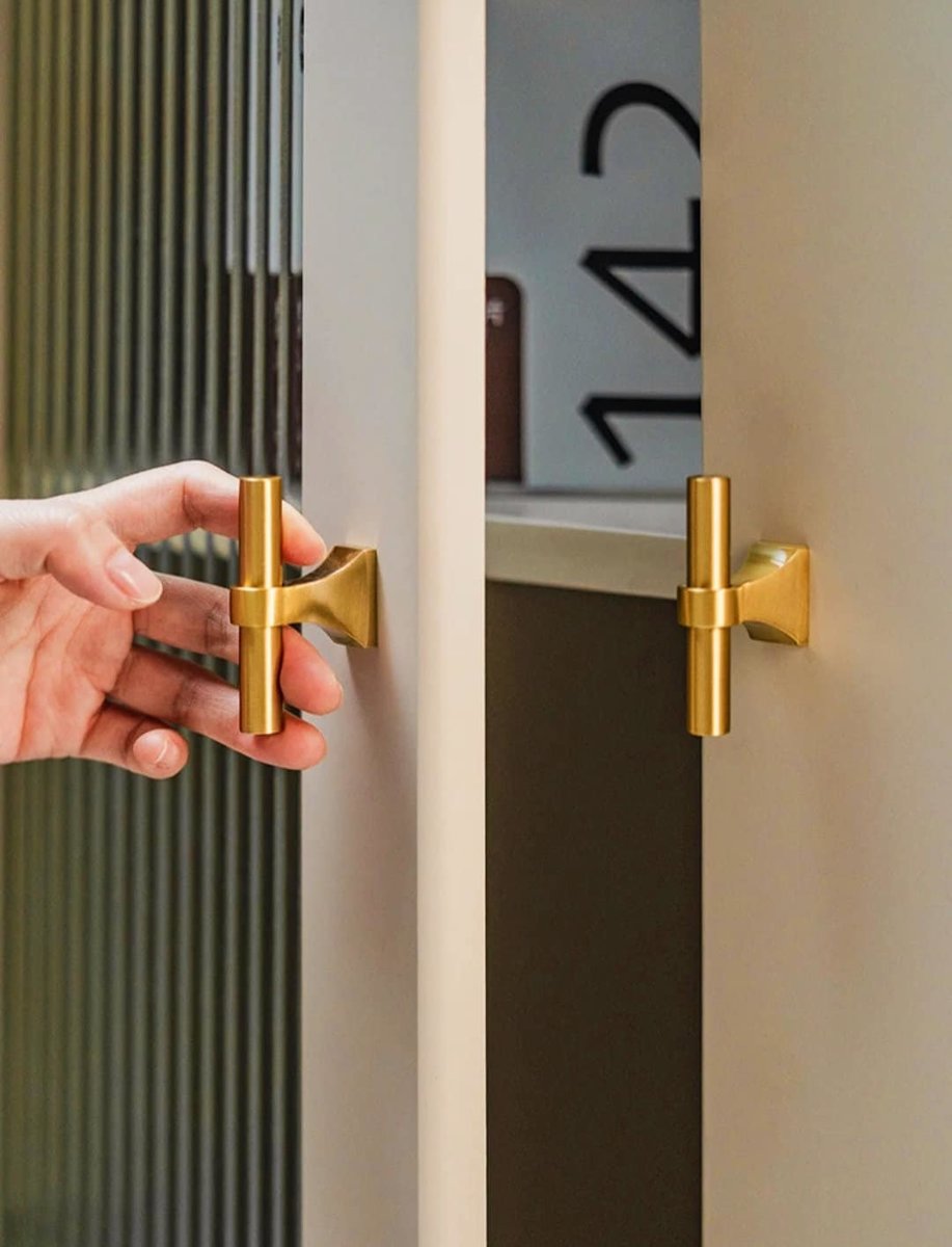 Gold brass bar cabinet handle with retro look/Gold drawer handle/home improvement hardware/Gold cabinet door handle/Gold hardware